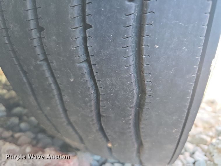 image for item DW3914 2012 Freightliner Cascadia semi truck