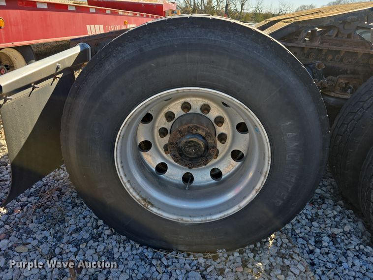 image for item DW3914 2012 Freightliner Cascadia semi truck