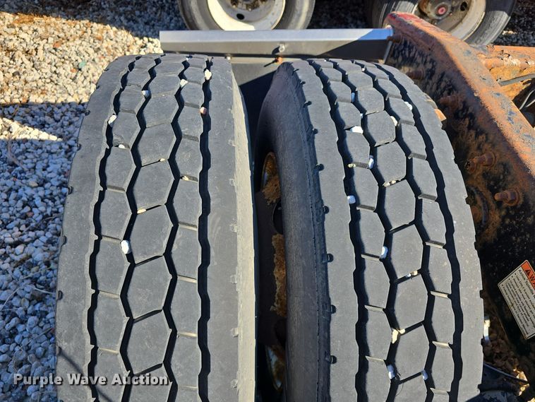 image for item DW3914 2012 Freightliner Cascadia semi truck