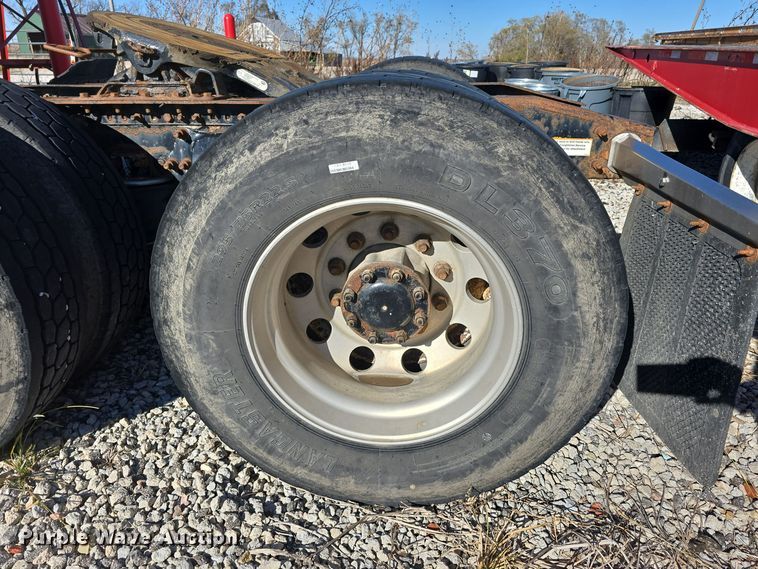 image for item DW3914 2012 Freightliner Cascadia semi truck