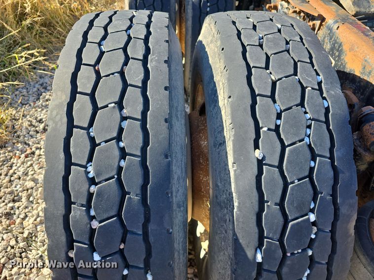 image for item DW3914 2012 Freightliner Cascadia semi truck