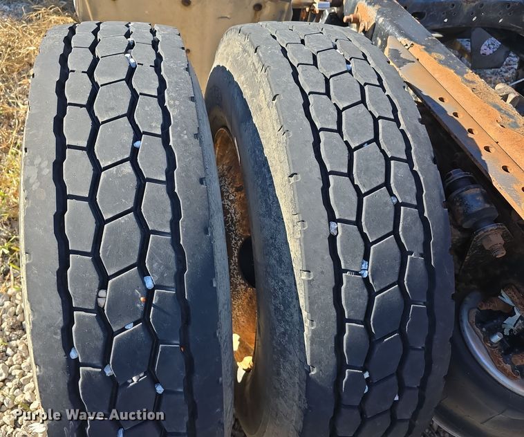 image for item DW3914 2012 Freightliner Cascadia semi truck