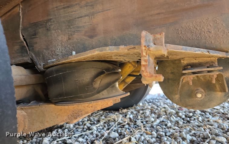 image for item DW3916 1999 Landoll 660 drop deck equipment trailer