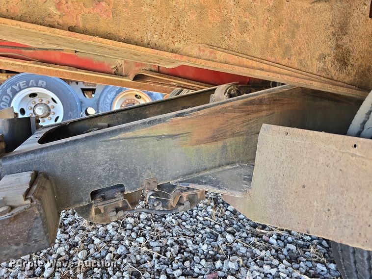 image for item DW3916 1999 Landoll 660 drop deck equipment trailer