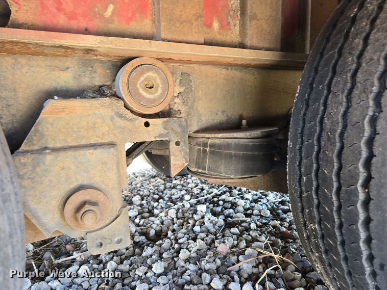 image for item DW3916 1999 Landoll 660 drop deck equipment trailer