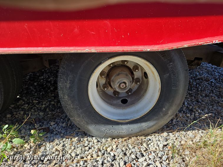 image for item DW3916 1999 Landoll 660 drop deck equipment trailer