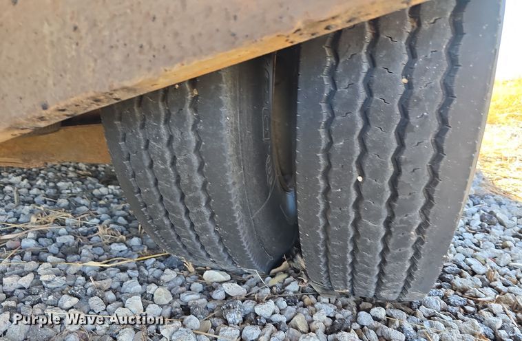 image for item DW3916 1999 Landoll 660 drop deck equipment trailer