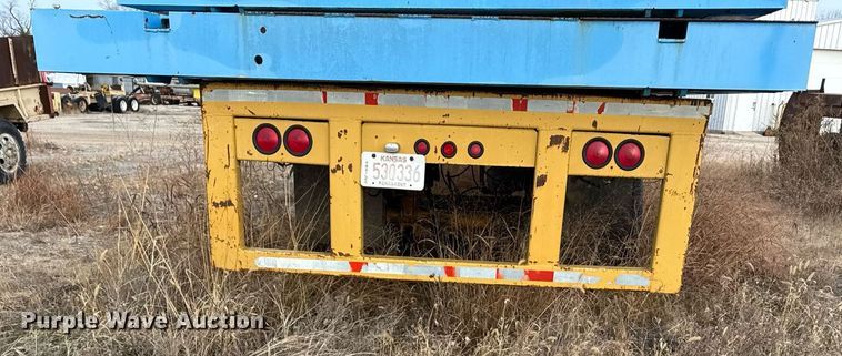 image for item DX3851 1973 Transcraft TH-42 flatbed trailer