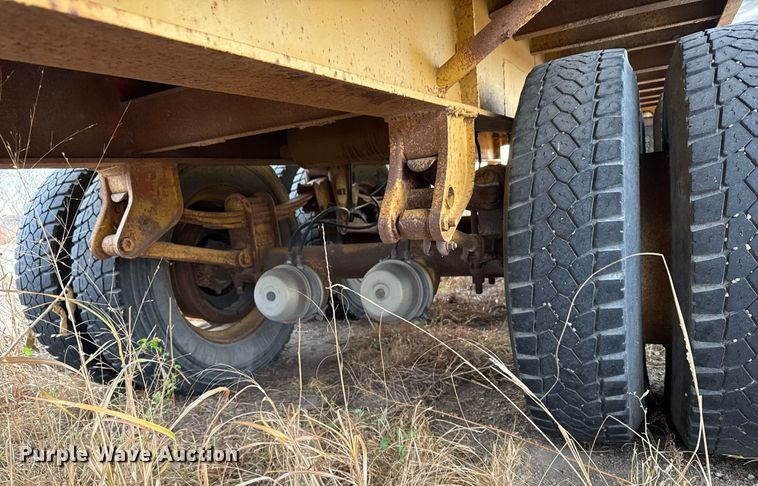 image for item DX3851 1973 Transcraft TH-42 flatbed trailer