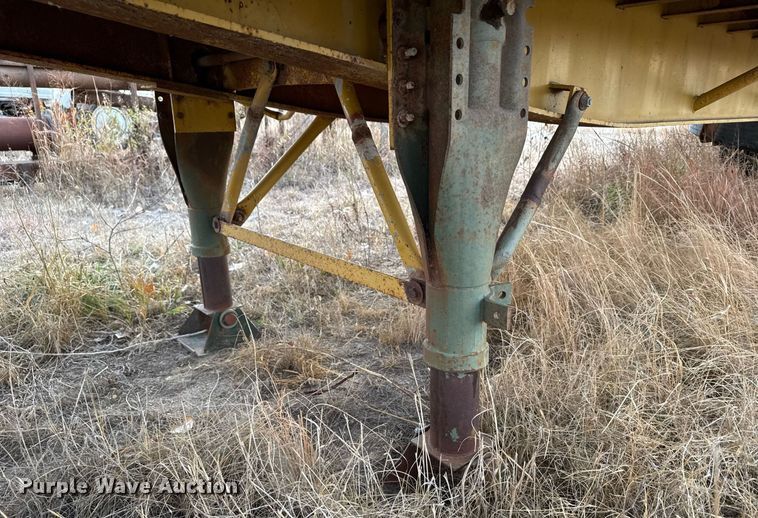 image for item DX3851 1973 Transcraft TH-42 flatbed trailer