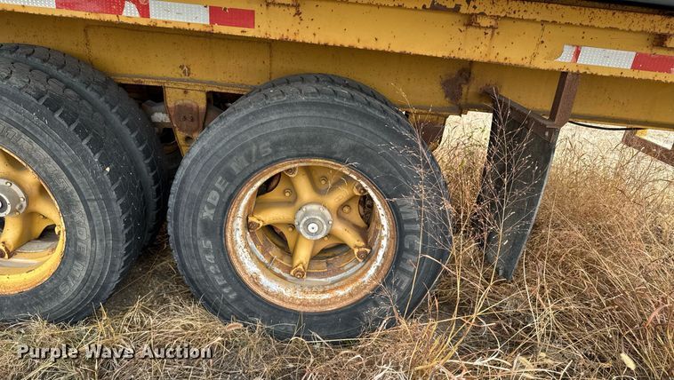 image for item DX3851 1973 Transcraft TH-42 flatbed trailer