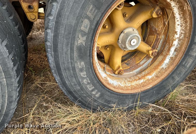 image for item DX3851 1973 Transcraft TH-42 flatbed trailer