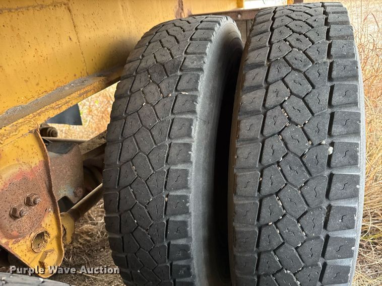 image for item DX3851 1973 Transcraft TH-42 flatbed trailer