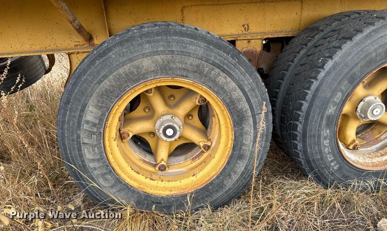 image for item DX3851 1973 Transcraft TH-42 flatbed trailer