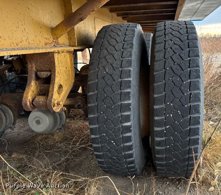 image for item DX3851 1973 Transcraft TH-42 flatbed trailer