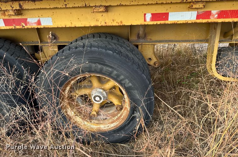 image for item DX3851 1973 Transcraft TH-42 flatbed trailer