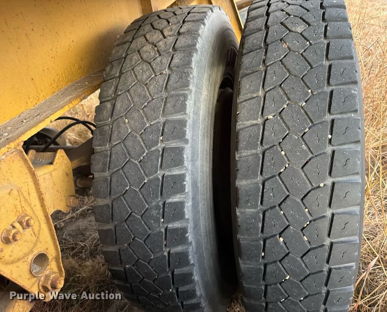 image for item DX3851 1973 Transcraft TH-42 flatbed trailer