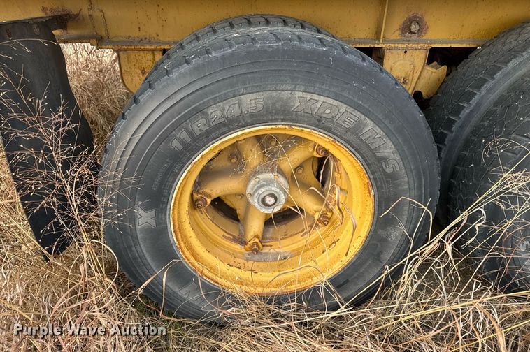 image for item DX3851 1973 Transcraft TH-42 flatbed trailer