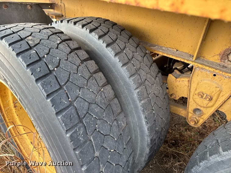 image for item DX3851 1973 Transcraft TH-42 flatbed trailer