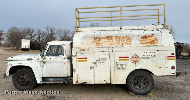 image for item DX3852 1964 Ford F600 fuel truck