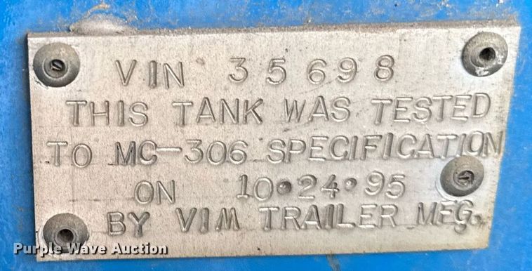 image for item DX3852 1964 Ford F600 fuel truck