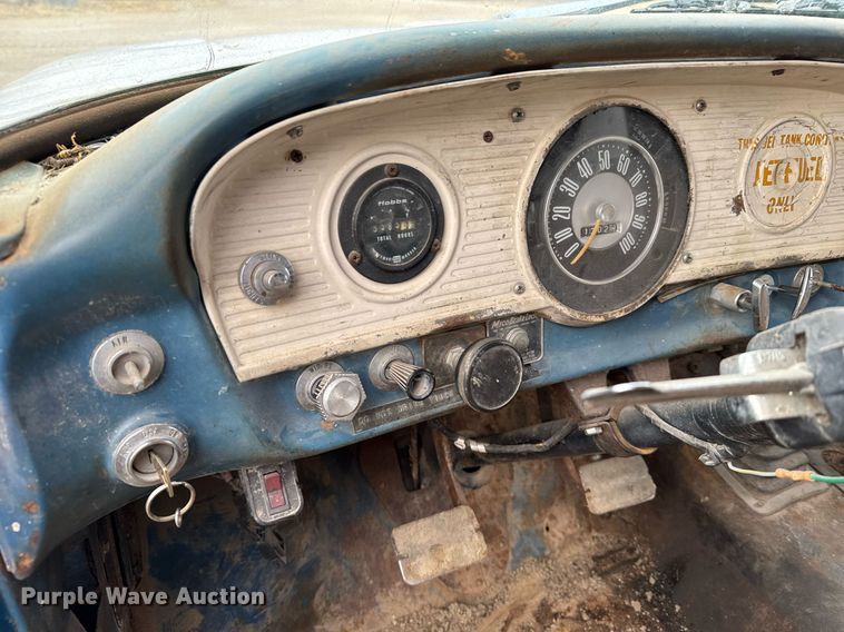 image for item DX3852 1964 Ford F600 fuel truck