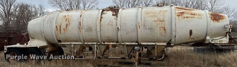 image for item DX3860 1963 Butler pneumatic dry bulk trailer