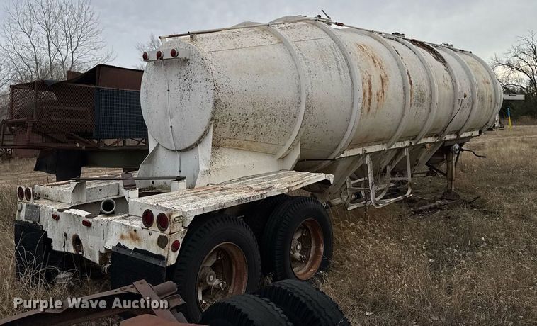 image for item DX3860 1963 Butler pneumatic dry bulk trailer