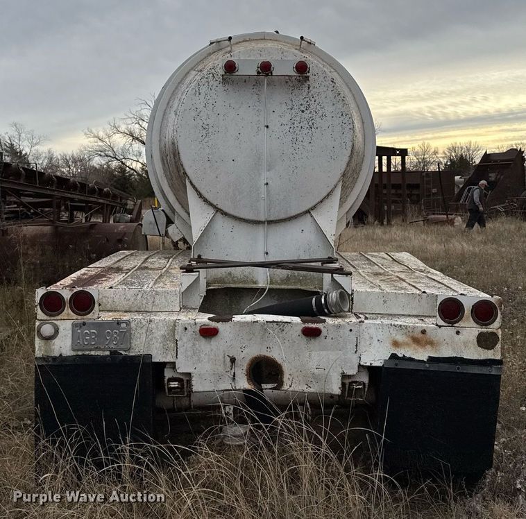 image for item DX3860 1963 Butler pneumatic dry bulk trailer