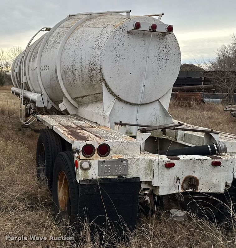 image for item DX3860 1963 Butler pneumatic dry bulk trailer