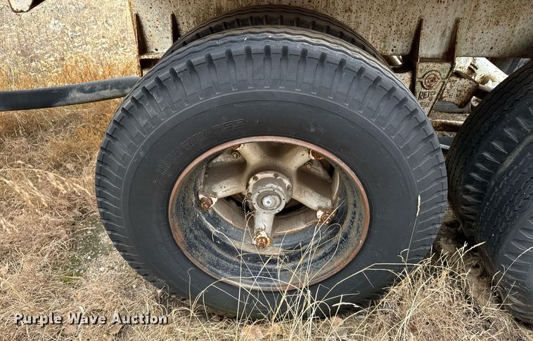 image for item DX3860 1963 Butler pneumatic dry bulk trailer