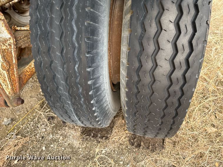 image for item DX3860 1963 Butler pneumatic dry bulk trailer