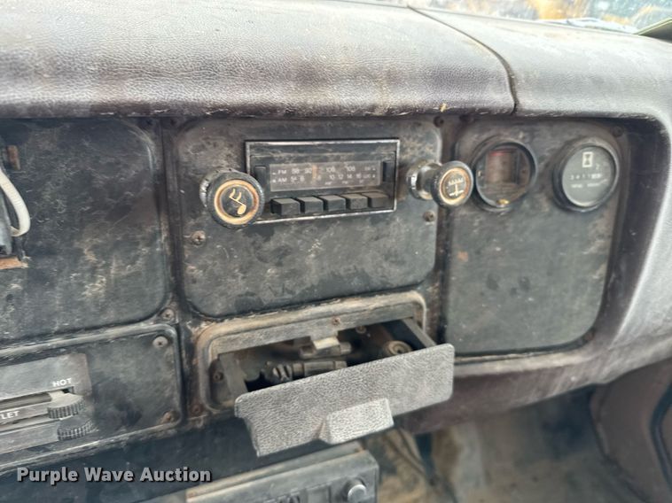 image for item DX3864 1985 International 1754 fuel truck