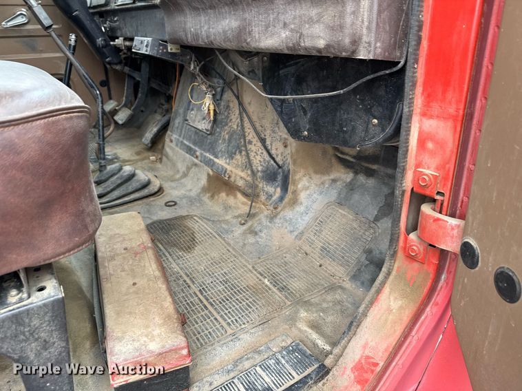 image for item DX3864 1985 International 1754 fuel truck