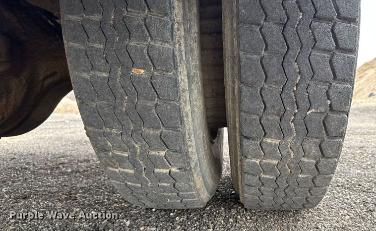 image for item DX3864 1985 International 1754 fuel truck