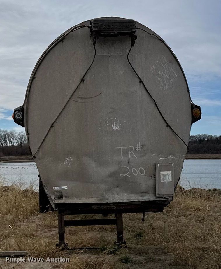 image for item DX3866 1963 Fruehauf tank trailer