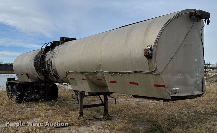 image for item DX3866 1963 Fruehauf tank trailer