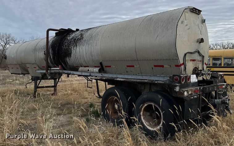 image for item DX3866 1963 Fruehauf tank trailer