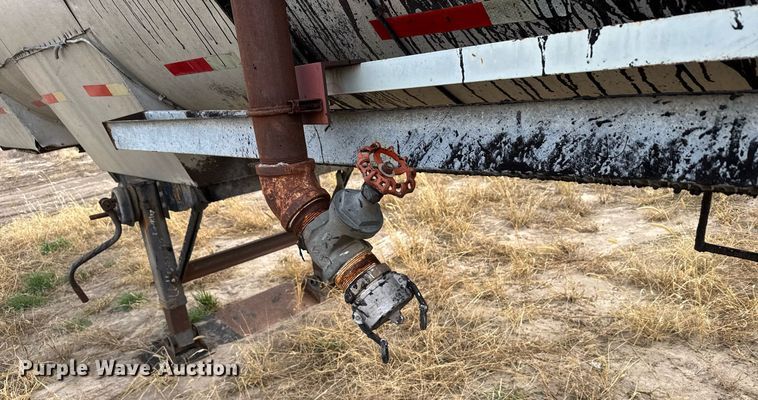 image for item DX3866 1963 Fruehauf tank trailer