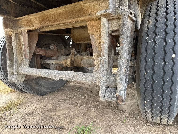 image for item DX3866 1963 Fruehauf tank trailer