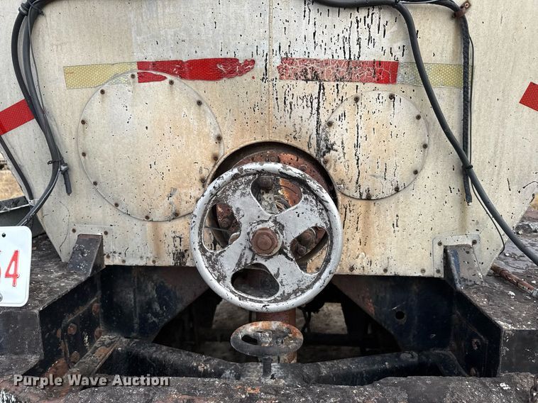 image for item DX3866 1963 Fruehauf tank trailer