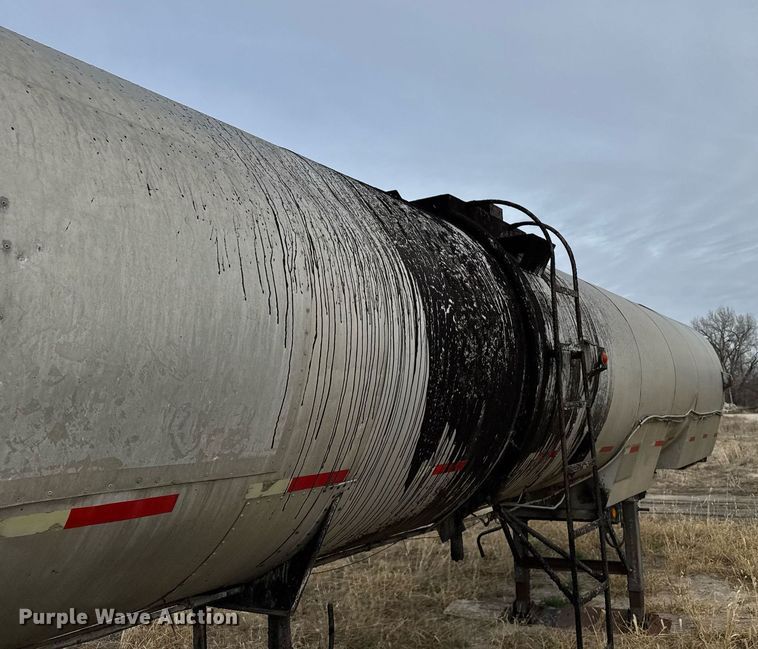 image for item DX3866 1963 Fruehauf tank trailer
