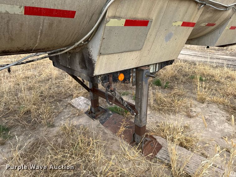 image for item DX3866 1963 Fruehauf tank trailer