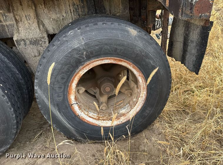 image for item DX3866 1963 Fruehauf tank trailer