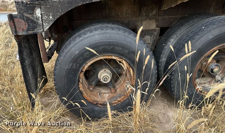 image for item DX3866 1963 Fruehauf tank trailer