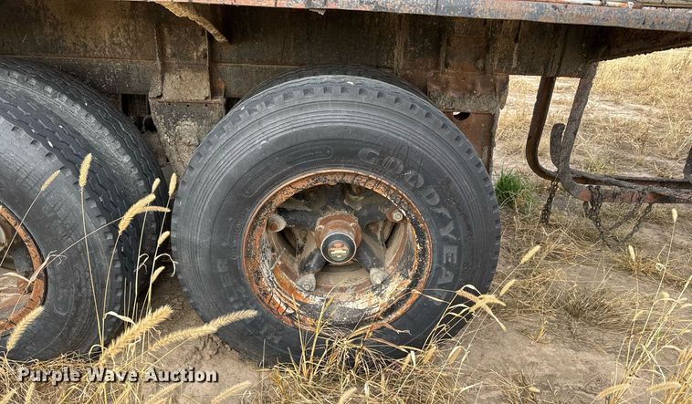 image for item DX3866 1963 Fruehauf tank trailer
