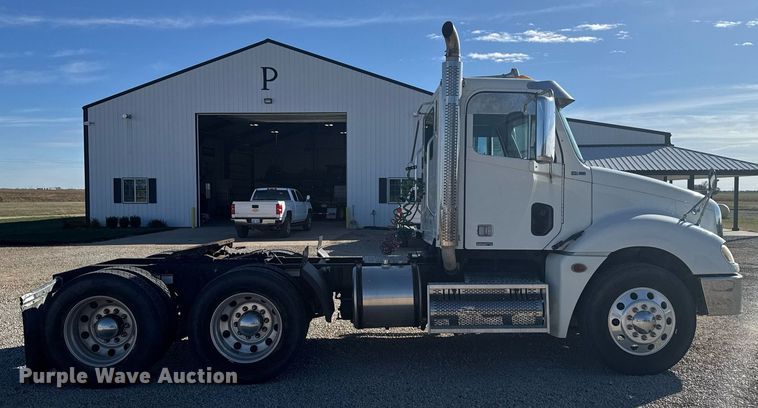 image for item DX3868 2009 Freightliner Columbia semi truck