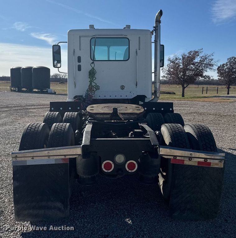 image for item DX3868 2009 Freightliner Columbia semi truck