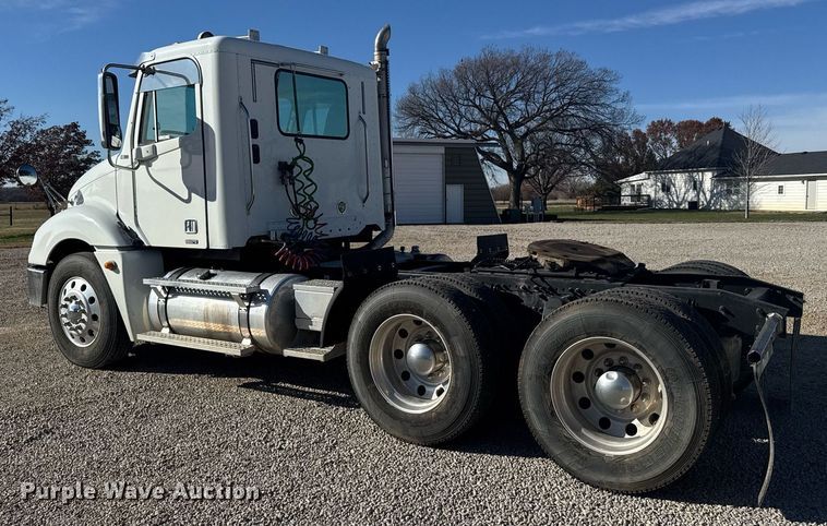 image for item DX3868 2009 Freightliner Columbia semi truck