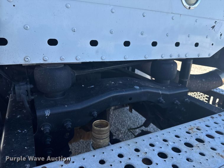 image for item DX3868 2009 Freightliner Columbia semi truck